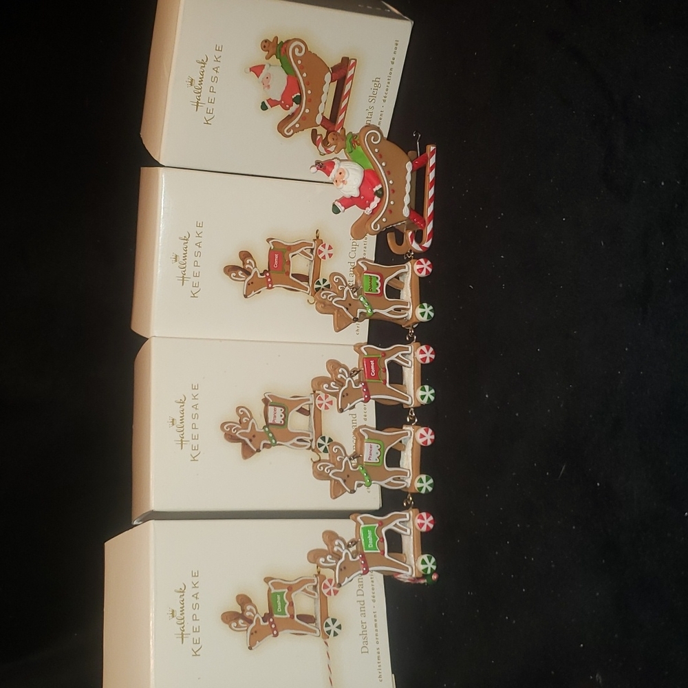 Hallmark 2009 Keepsake Santas Sleigh & Reindeer